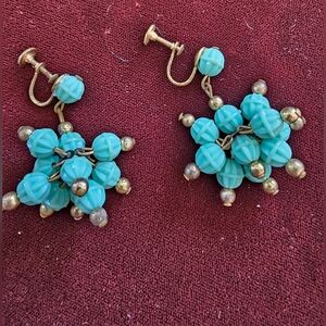 GUC Vintage Dangle/Drop Goldtone Faux Turquoise Bead Cluster Screw Back Earrings